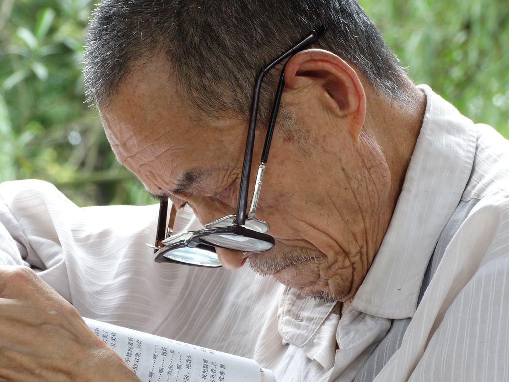 經(jīng)常聽(tīng)說(shuō)近視老花會(huì )抵消，真相其實(shí)是……